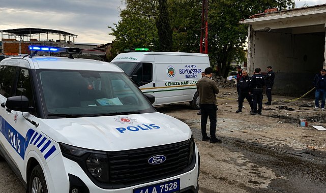 Elektrik direğinden düşüp öldü; olay kamerada