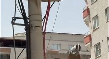Elektrik direğinden kopan kabloyla temas eden çocuk yaralandı
