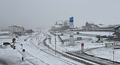Erciyes'e mayıs ayında kar yağdı