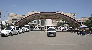 Eşekten düşüp sürüklenen Bedirhan, başını taşa çarpıp öldü