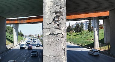 Esenyurt'ta beton parçaları dökülen köprünün paslanan demirleri ortaya çıktı