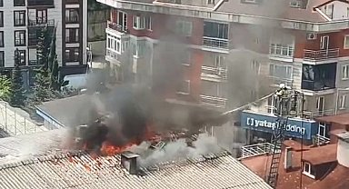 Eyüpsultan'da 4 katlı binanın çatı katında çıkan yangın söndürüldü