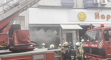 Fatih'te zincir marketin deposunda yangın -1