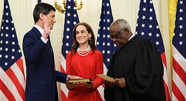 Fed'in yeni başkanı Kevin Warsh yemin ederek göreve başladı