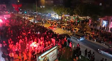 Galatasaray'ın şampiyonluğu Bursa'da coşkuyla kutlandı Metin eklendi