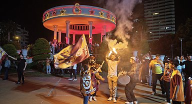 Galatasaray'ın şampiyonluğu Mersin'de kutlanıyor Metin eklendi