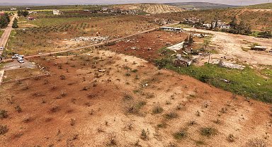 Gaziantep'te, fırtınada ağaçların devrildiği fıstık bahçelerindeki hasar dronla görüntülendi