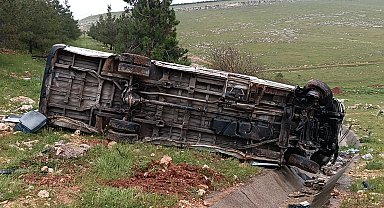 Gaziantep'te işçi servisi devrildi; 16 yaralı