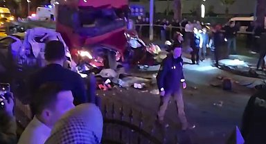 Giresun'da 4 araçlı zincirleme kaza kamerada; 3'ü çocuk 5 ölü, 7 yaralı
