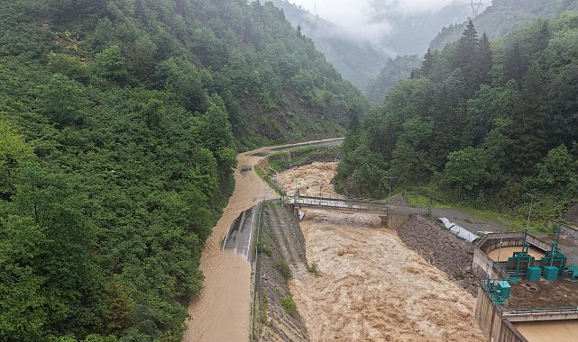 Giresun'da sağanak; dereler taştı, yol ulaşıma kapatıldı