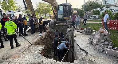 Göçük altında kalan 2 kardeş işçi yaralandı