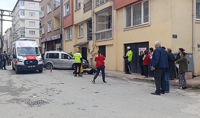 Hafif ticari araç yayalara çarptı: 3 yaralı