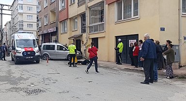 Hafif ticari araç yayalara çarptı: 3 yaralı