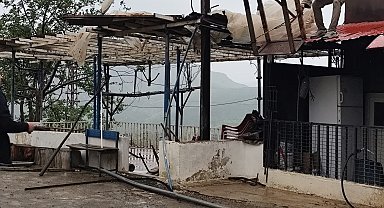 Hakkari'de fırtına; çatılar uçtu, seralar zarar gördü