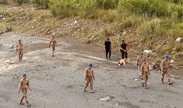 Hatay'da Asi Nehri taştı, sağanakta köprü ve yollar ile bir ev çöktü; 3 ölü, 3 yaralı, 1 kayıp