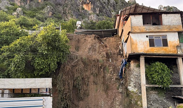Hatay'da Asri Nehri taştı, sağanakta köprü ve yollar ile bir ev çöktü; 1 ölü, 3 yaralı
