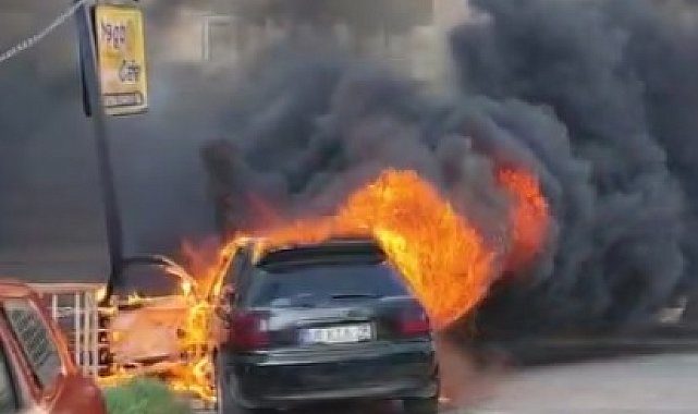 Hatay'da park halindeki otomobil yandı