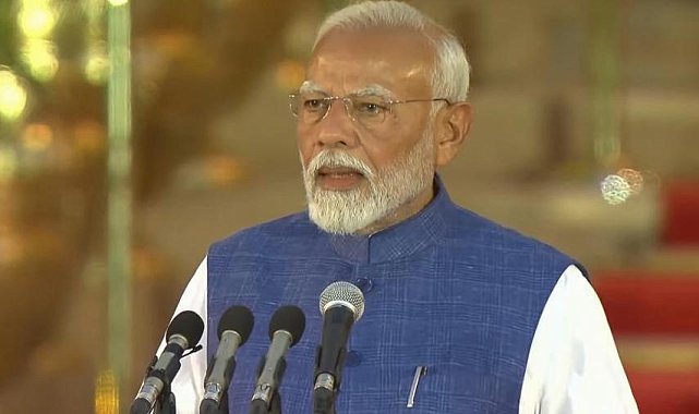 Hindistan Başbakanı Modi 5 ülkeyi kapsayan resmi ziyaret turuna başladı