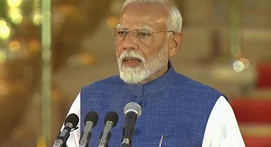 Hindistan Başbakanı Modi 5 ülkeyi kapsayan resmi ziyaret turuna başladı