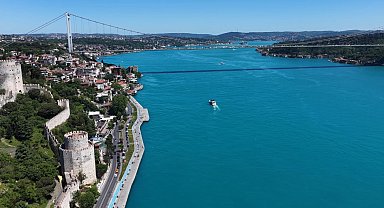 İstanbul Boğazı turkuaz renge büründü