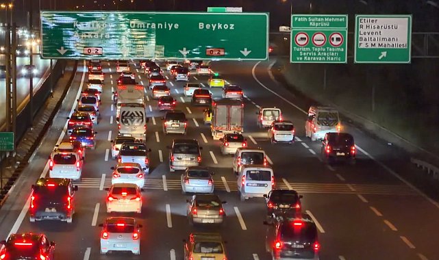 İstanbul'da bayram tatili hareketliliği; bazı yollarda trafik yoğunluğu oluştu -1