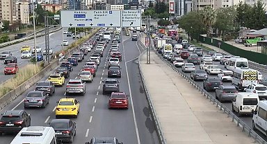 İstanbul'da haftanın ilk iş gününde trafik yoğunluğu yüzde 51 olarak ölçüldü