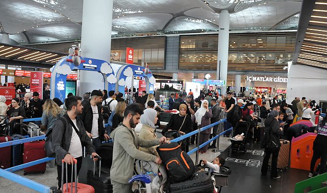 İstanbul'daki havalimanlarında Kurban Bayramı yoğunluğu