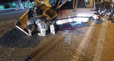 İstinat duvarına çarpan otomobilde hayatını kaybetti