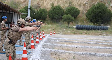İzmir Foça'da 'Jandarma Piyade Tüfeği ve Tabanca Atış Yarışması' başladı