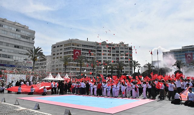 İzmir'de 19 Mayıs coşkusu