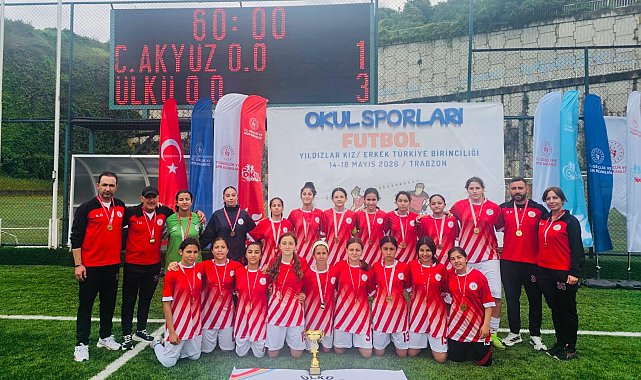İzmir'e yıldızlarda futbolda çifte şampiyonluk