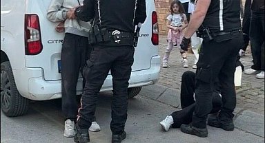 Kaçan motosiklet sürücüsü, kazadan sonra polise sarılıp ağladı