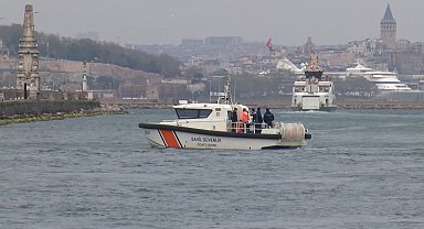 Kadıköy'de vapura binen Azerbaycanlı kadın kayboldu; çantası bulundu denizde aranıyor