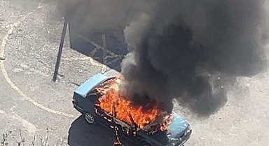 Kağıthane'de 4 gün önce park ettiği otomobil alev alev yandı