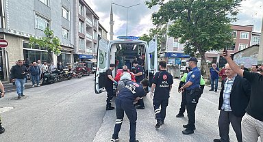 Kamyonet, park halindeki 5 araca çarptı; 2 yaralı