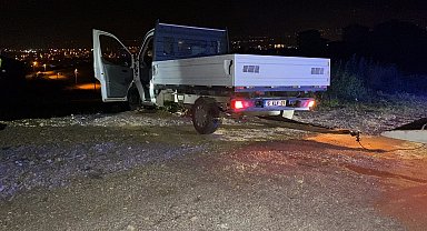 Kamyoneti şarampole uçan sürücü, alkol testini reddetti; 150 bin TL ceza kesildi