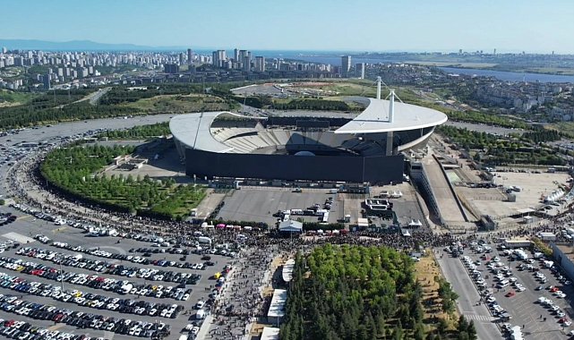 Kanye West konseri öncesi stadyum çevresindeki yoğunluk havadan görüntülendi