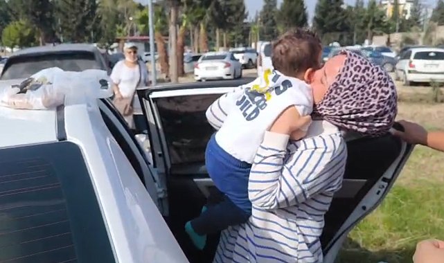 Kapıları kilitlenen otomobilde mahsur kalan Cihan bebeği itfaiye kurtardı