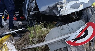 Karabük'te otomobil refüje çarptı: 1 ölü, 3 yaralı