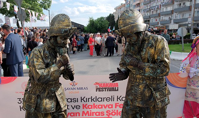 Karagöz Kültür Sanat ve Kakava Festivali renkli görüntülerle başladı