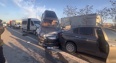 Kartal'da 4 aracın karıştığı zincirleme kaza: 5 yaralı
