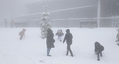 Kartepe, mayıs ayında beyaza büründü