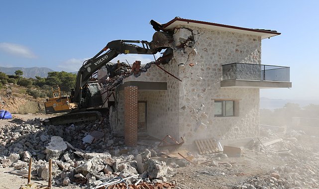 Kaş'ta kaçak yapıların 10'uncu yıkım ihalesine de teklif veren olmadı