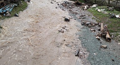 Kastamonu'da sağanak yağış hayatı olumsuz etkiledi
