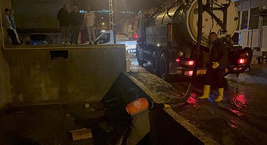Kayseri'de sağanak etkili oldu; ev ve bahçelerini su bastı