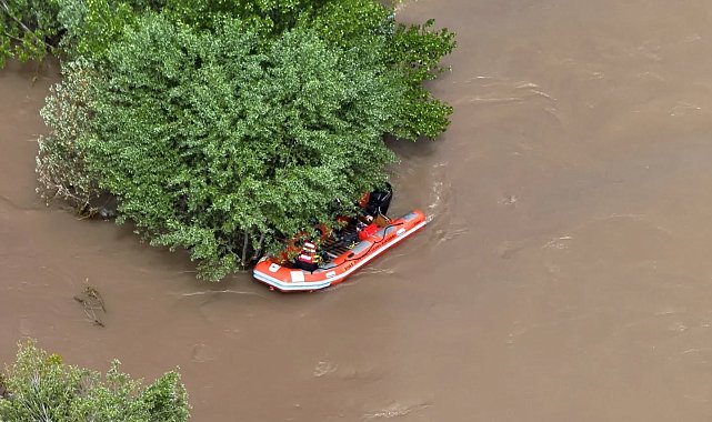 Kaza sonrası çaya düştüğü değerlendirilen Esma Nur'u arama çalışmaları 3'üncü gününde