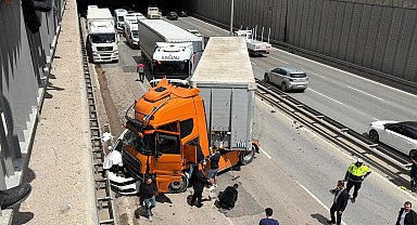 Kazada TIR ile duvar arasına sıkışan otomobilin sürücüsü hafif yaralandı