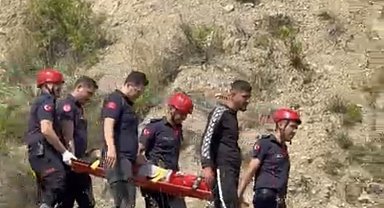 Kekik toplarken düşüp ayağı kırılan çocuk, 2 kilometre sedyeyle taşındı
