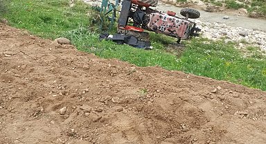 Kilis'te devrilen traktörün sürücüsü öldü
