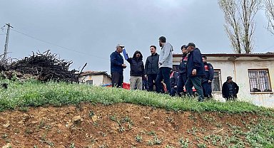 Kırıkkale'de sağanak sonrası toprak kayması; 9 yapı hasar gördü